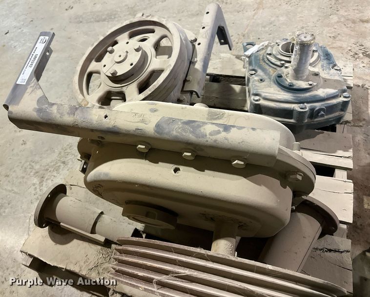 image for item NM9242 (3) gear boxes