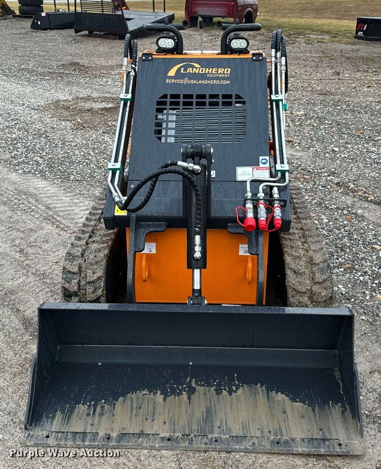 image for item NM9248 Landhero compact utility loader