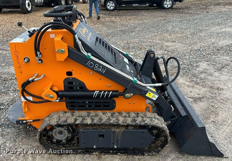 image for item NM9248 Landhero compact utility loader