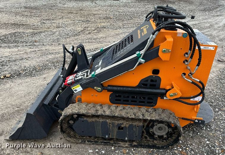 image for item NM9248 Landhero compact utility loader