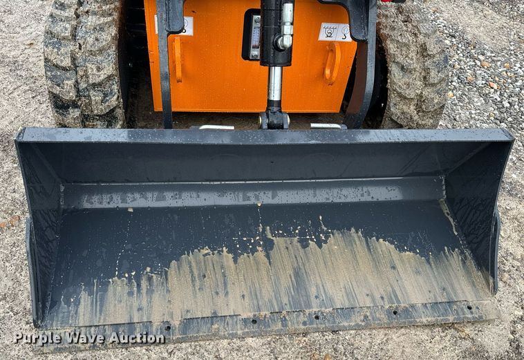 image for item NM9248 Landhero compact utility loader