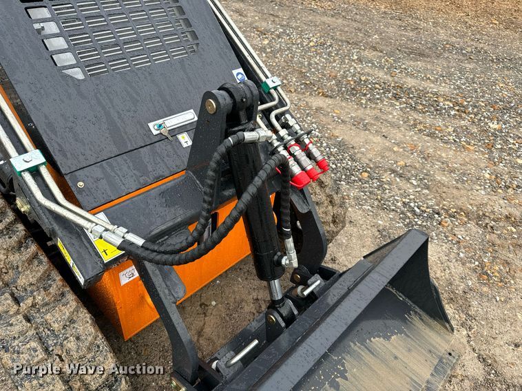 image for item NM9248 Landhero compact utility loader