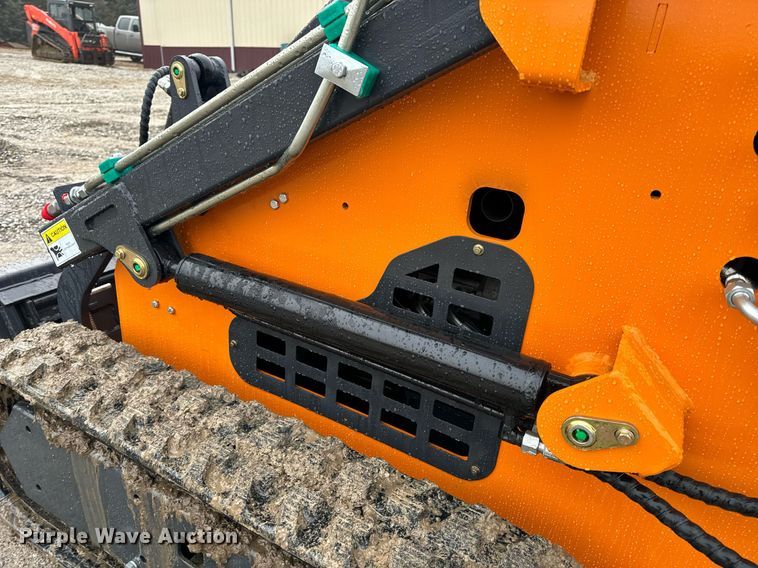 image for item NM9248 Landhero compact utility loader