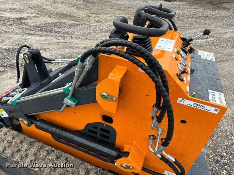 image for item NM9248 Landhero compact utility loader