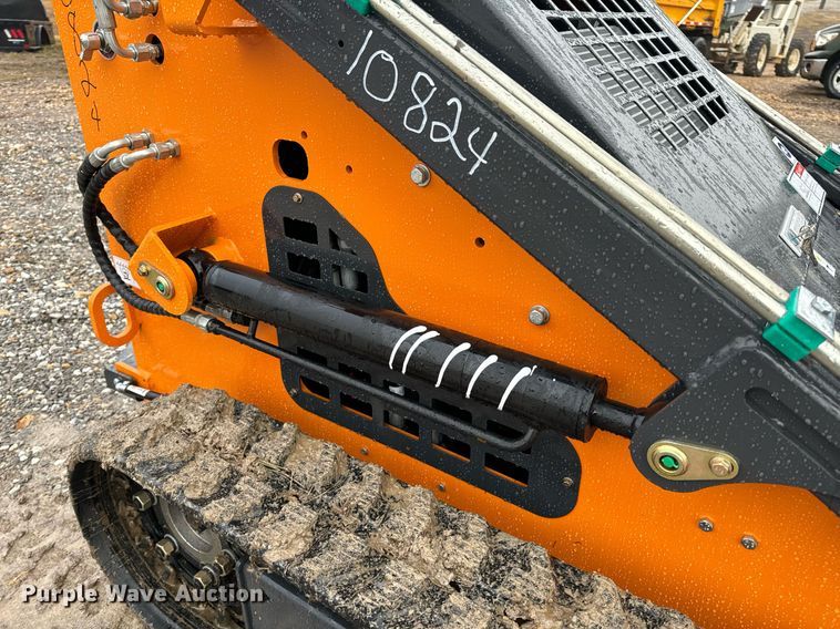 image for item NM9248 Landhero compact utility loader