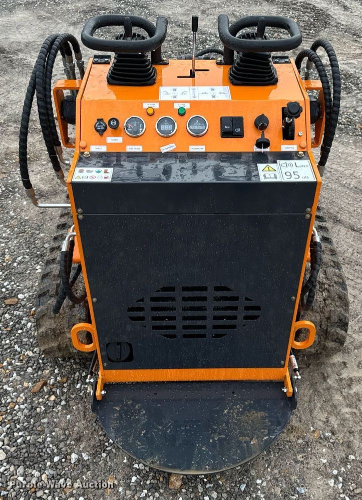 image for item NM9248 Landhero compact utility loader