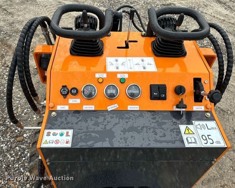 image for item NM9248 Landhero compact utility loader