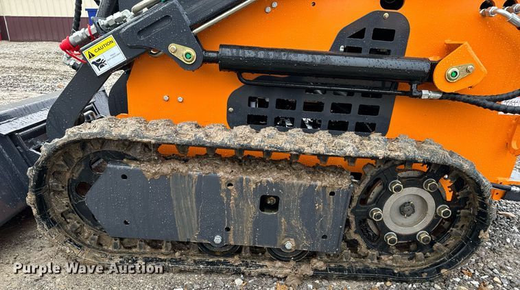 image for item NM9248 Landhero compact utility loader