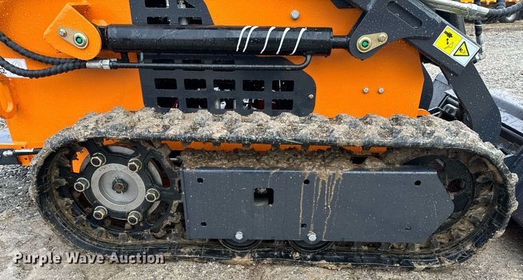 image for item NM9248 Landhero compact utility loader