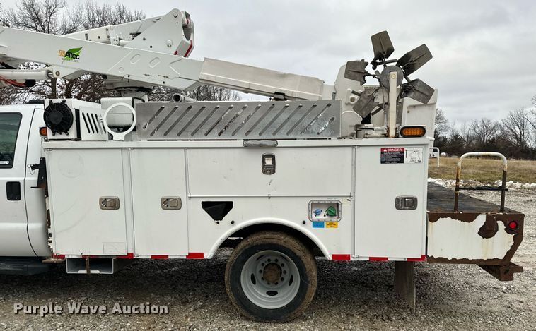 image for item NM9253 2014 Ford F550 Super Duty XL bucket truck
