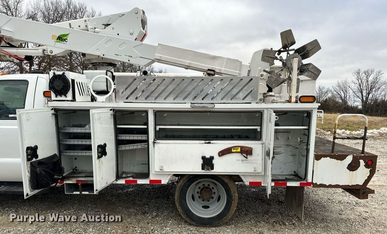 image for item NM9253 2014 Ford F550 Super Duty XL bucket truck
