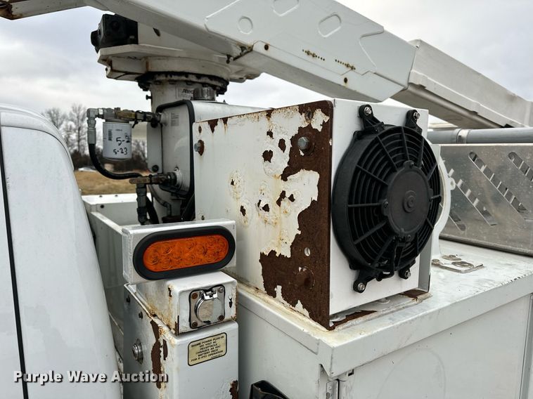 image for item NM9253 2014 Ford F550 Super Duty XL bucket truck