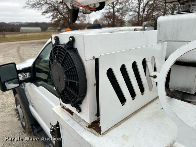 image for item NM9253 2014 Ford F550 Super Duty XL bucket truck