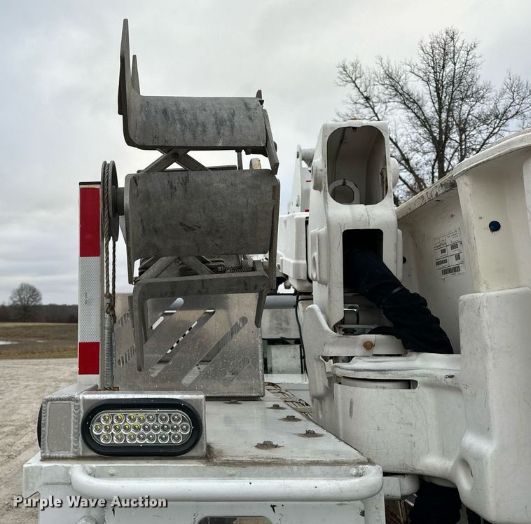 image for item NM9253 2014 Ford F550 Super Duty XL bucket truck