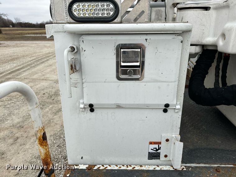 image for item NM9253 2014 Ford F550 Super Duty XL bucket truck