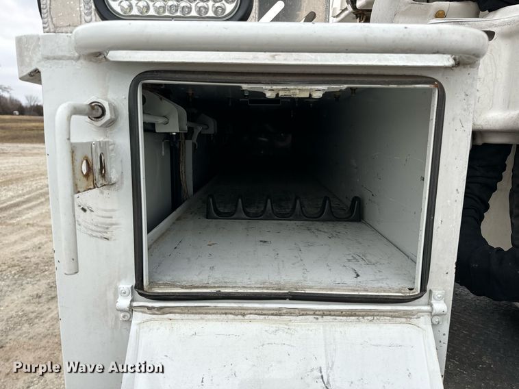 image for item NM9253 2014 Ford F550 Super Duty XL bucket truck