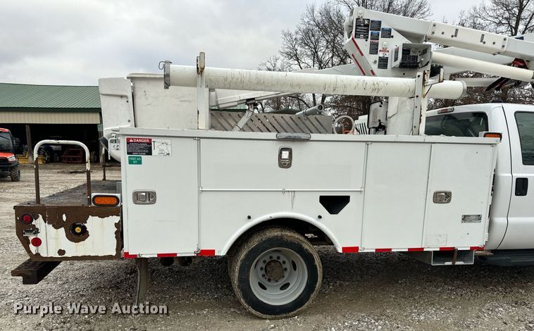 image for item NM9253 2014 Ford F550 Super Duty XL bucket truck
