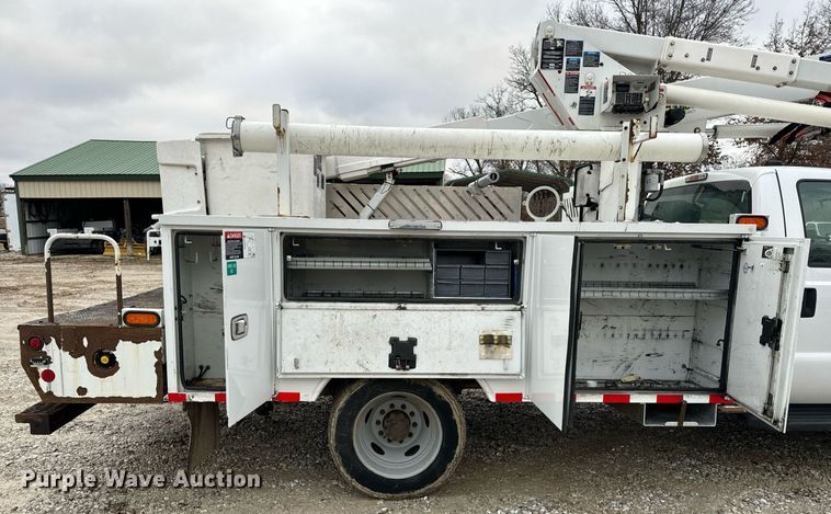 image for item NM9253 2014 Ford F550 Super Duty XL bucket truck