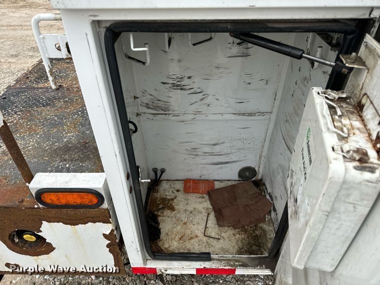 image for item NM9253 2014 Ford F550 Super Duty XL bucket truck