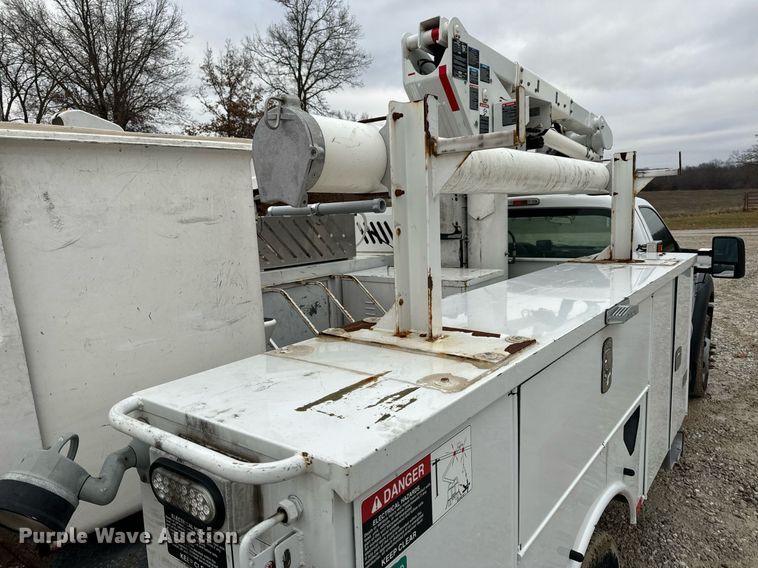 image for item NM9253 2014 Ford F550 Super Duty XL bucket truck