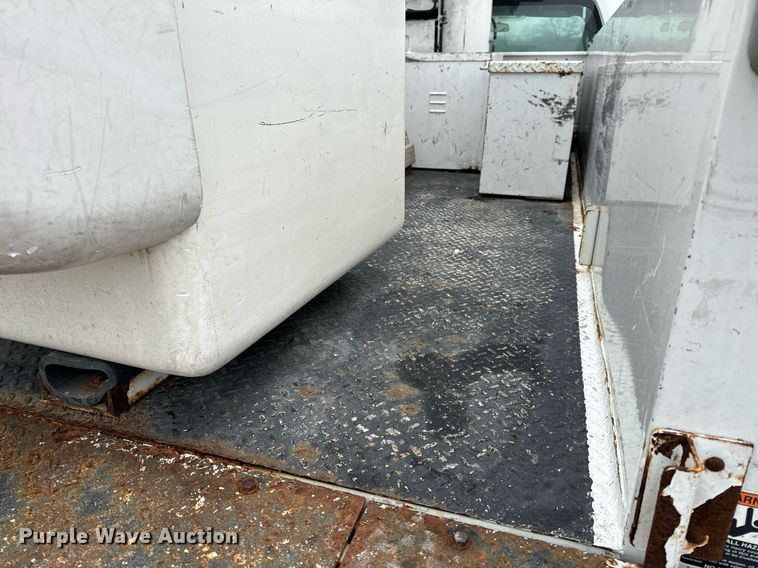 image for item NM9253 2014 Ford F550 Super Duty XL bucket truck