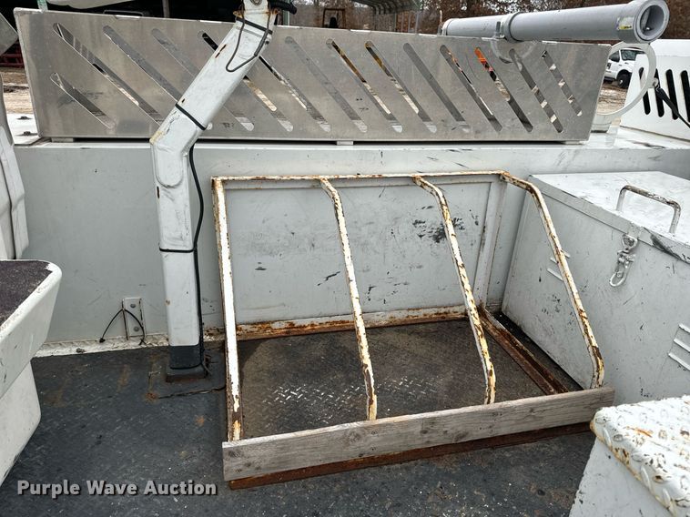 image for item NM9253 2014 Ford F550 Super Duty XL bucket truck