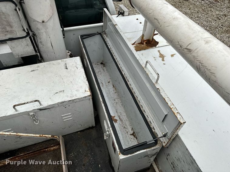 image for item NM9253 2014 Ford F550 Super Duty XL bucket truck