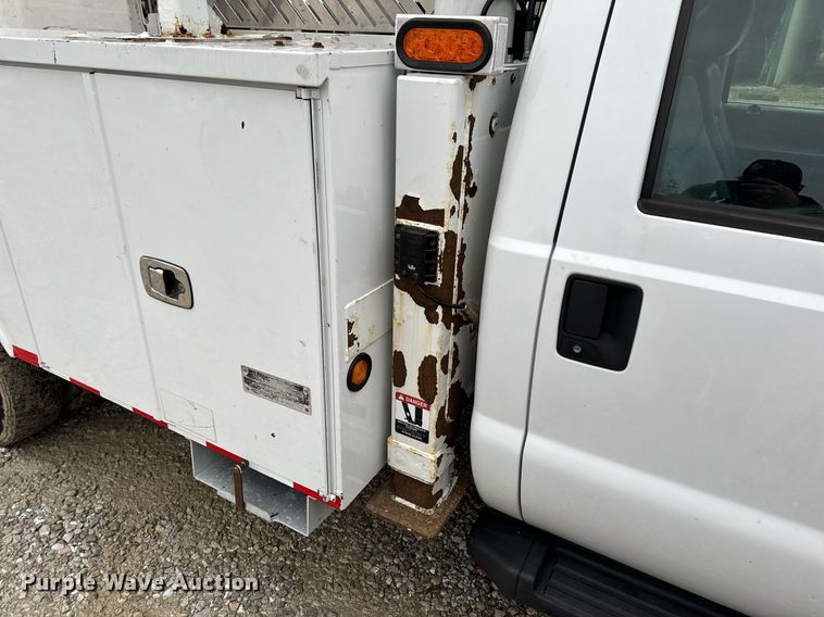 image for item NM9253 2014 Ford F550 Super Duty XL bucket truck