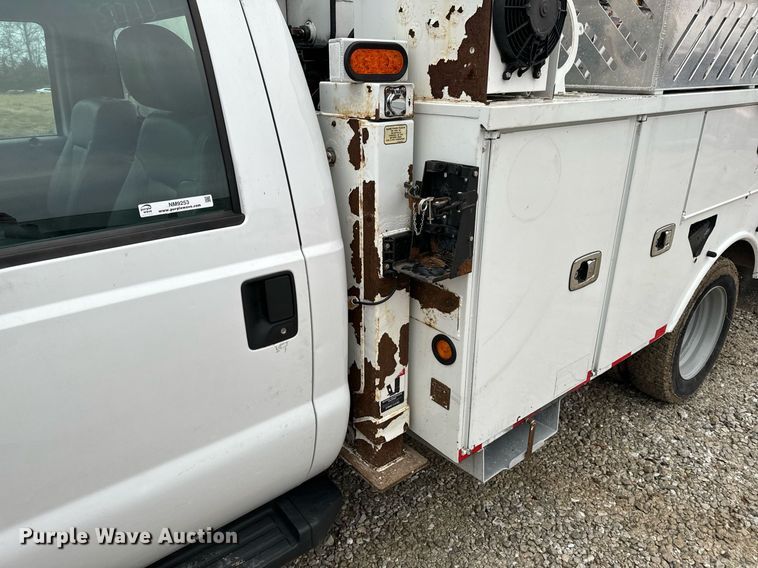 image for item NM9253 2014 Ford F550 Super Duty XL bucket truck