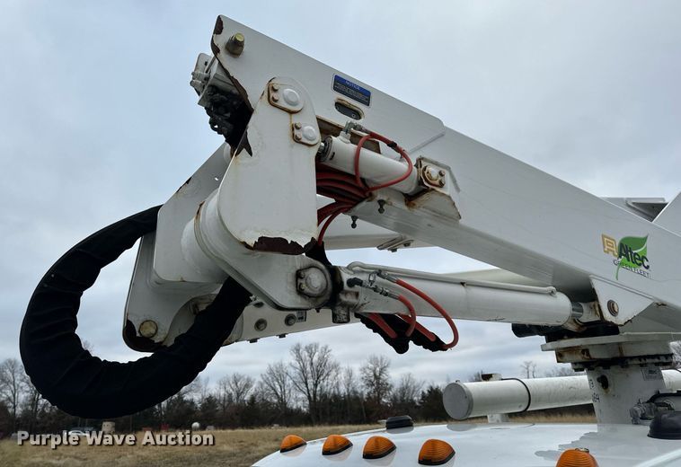 image for item NM9253 2014 Ford F550 Super Duty XL bucket truck