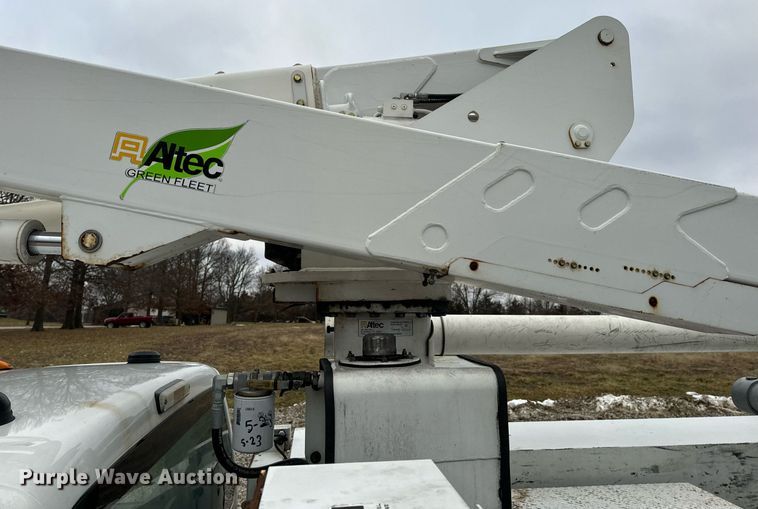 image for item NM9253 2014 Ford F550 Super Duty XL bucket truck