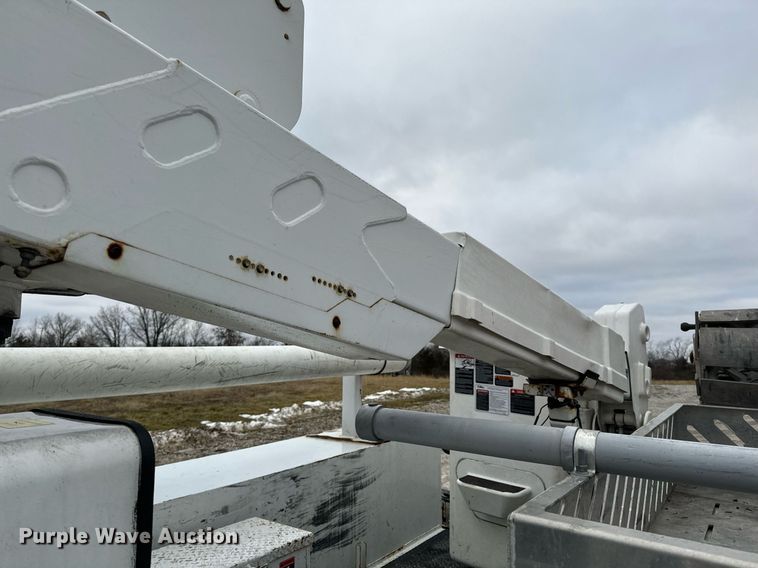 image for item NM9253 2014 Ford F550 Super Duty XL bucket truck