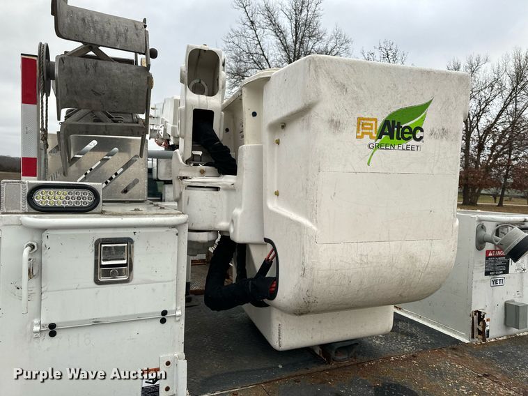 image for item NM9253 2014 Ford F550 Super Duty XL bucket truck