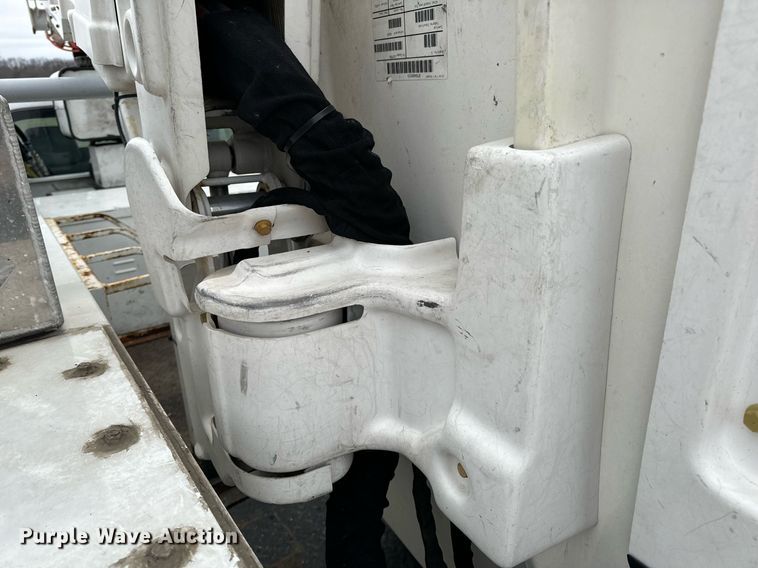 image for item NM9253 2014 Ford F550 Super Duty XL bucket truck