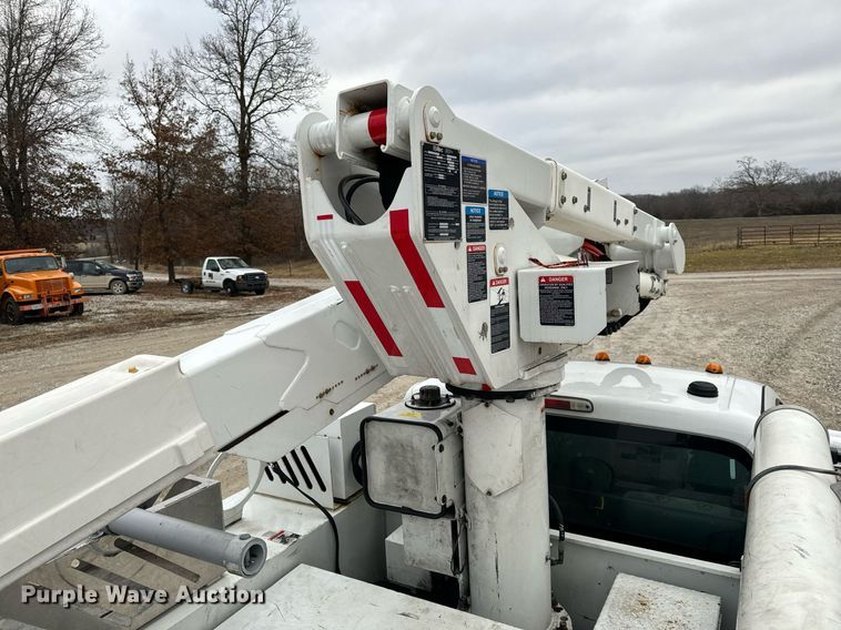 image for item NM9253 2014 Ford F550 Super Duty XL bucket truck