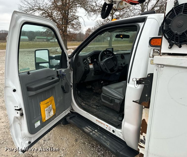 image for item NM9253 2014 Ford F550 Super Duty XL bucket truck