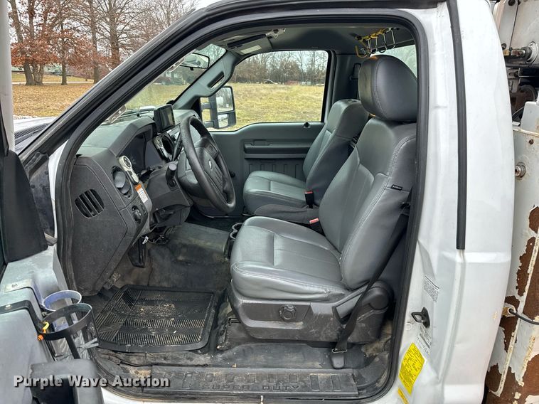 image for item NM9253 2014 Ford F550 Super Duty XL bucket truck