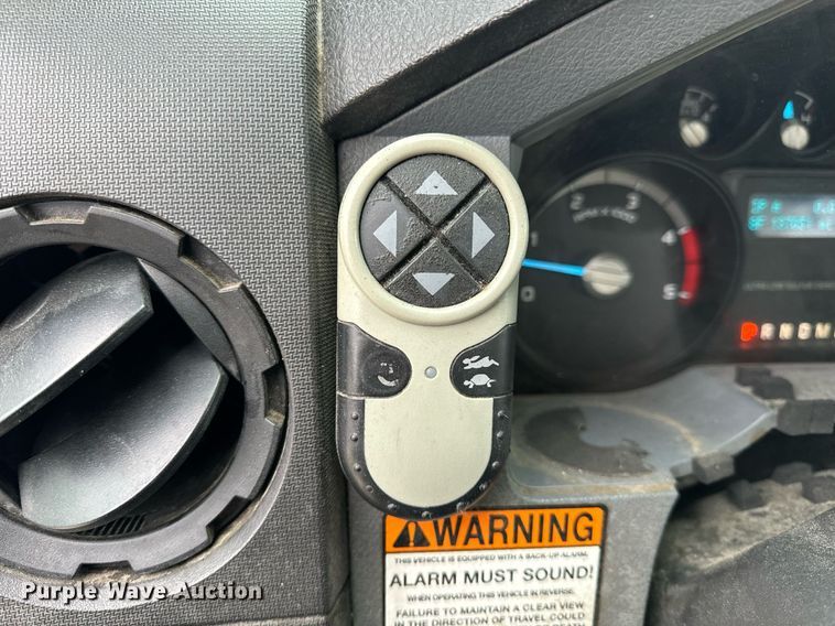 image for item NM9253 2014 Ford F550 Super Duty XL bucket truck