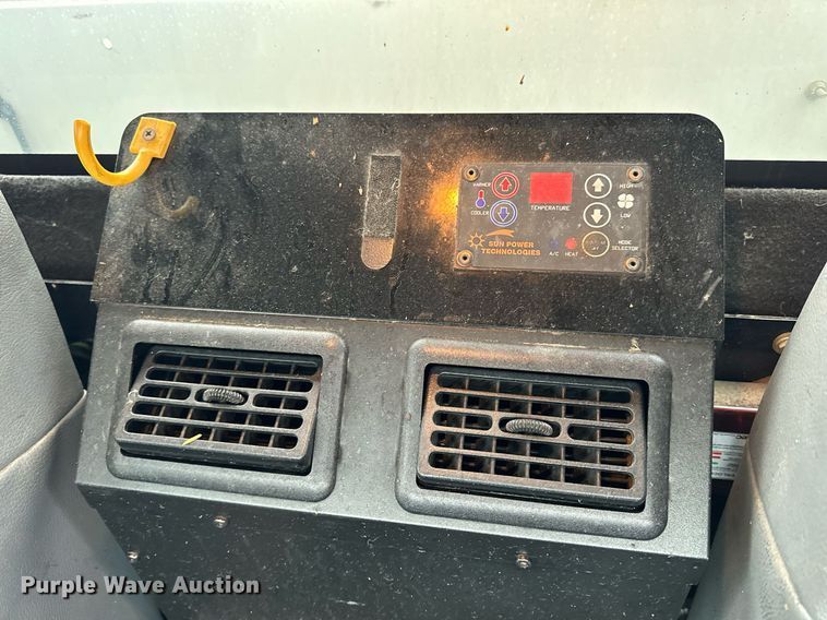 image for item NM9253 2014 Ford F550 Super Duty XL bucket truck