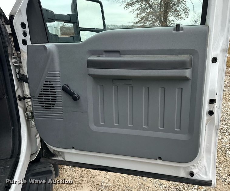 image for item NM9253 2014 Ford F550 Super Duty XL bucket truck