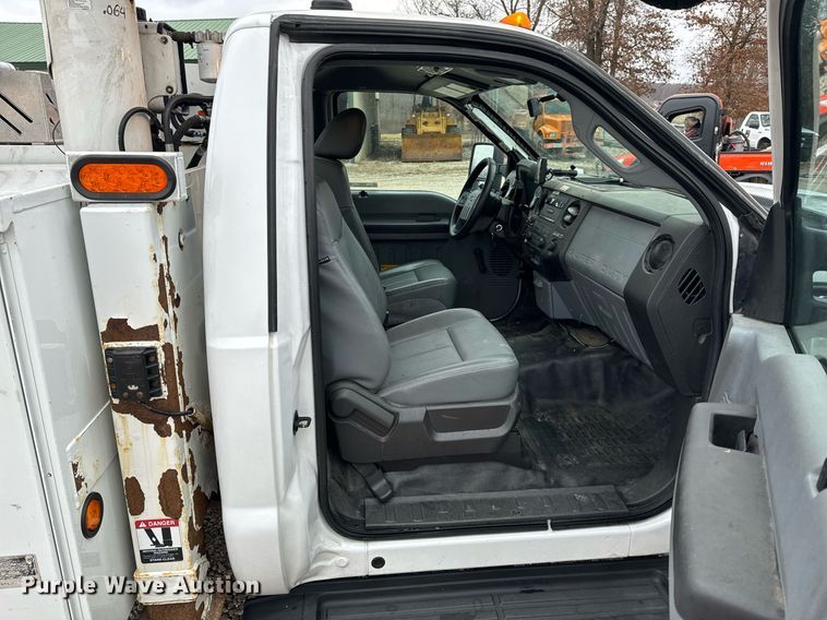 image for item NM9253 2014 Ford F550 Super Duty XL bucket truck