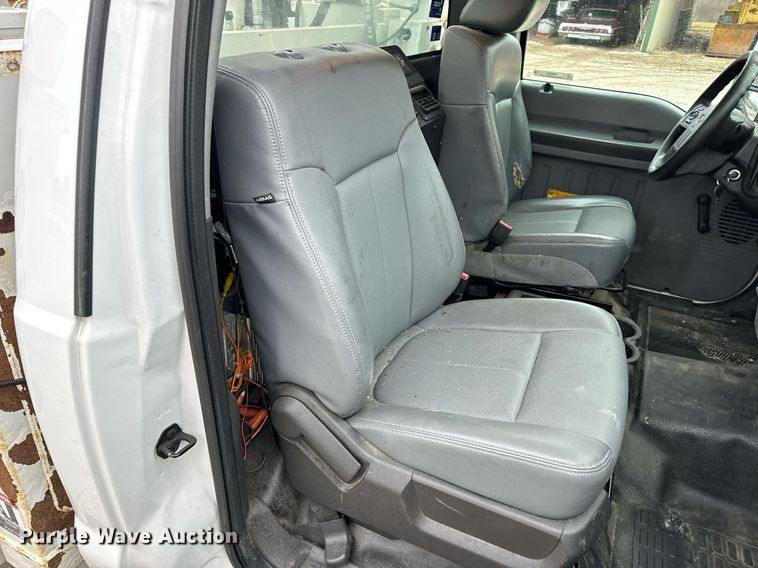 image for item NM9253 2014 Ford F550 Super Duty XL bucket truck