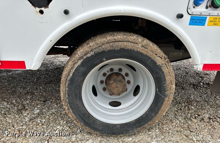 image for item NM9253 2014 Ford F550 Super Duty XL bucket truck