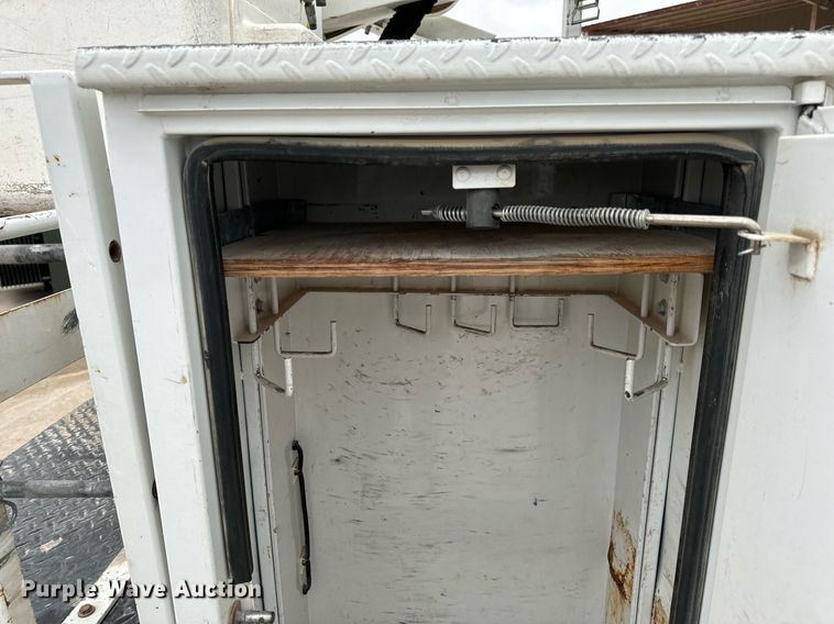 image for item NM9256 2014 Dodge Ram 5500HD bucket truck