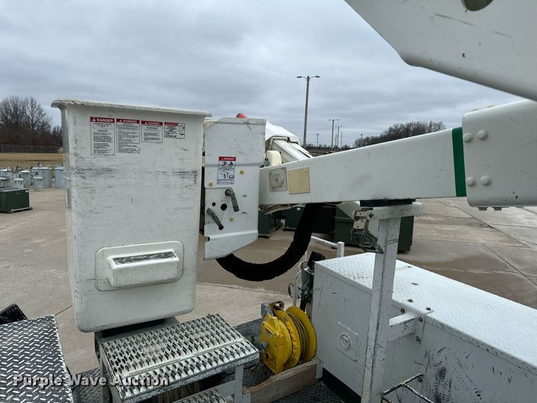 image for item NM9256 2014 Dodge Ram 5500HD bucket truck