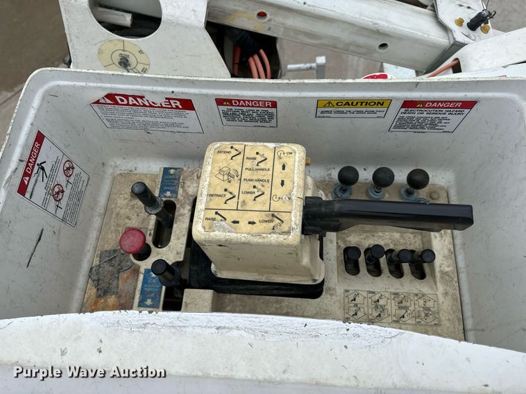 image for item NM9256 2014 Dodge Ram 5500HD bucket truck