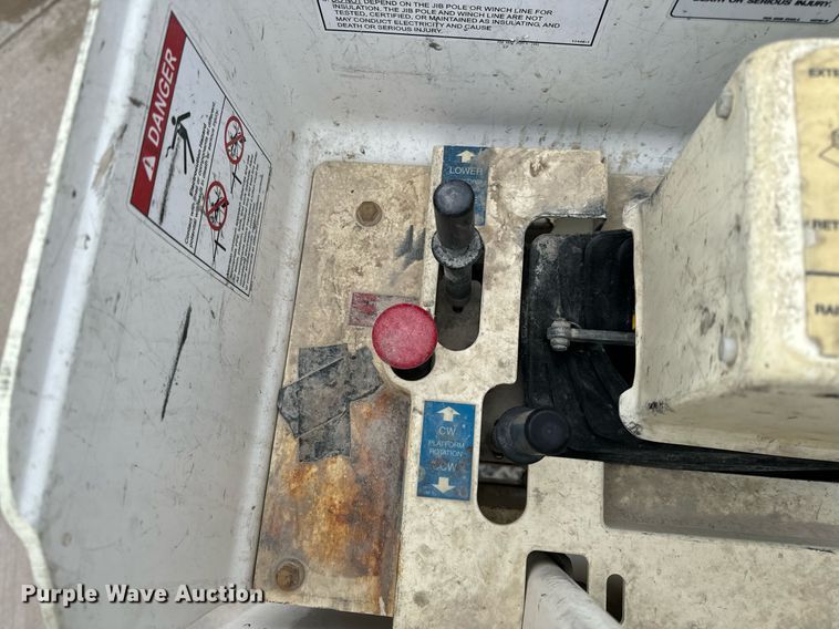 image for item NM9256 2014 Dodge Ram 5500HD bucket truck