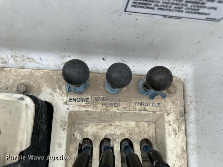 image for item NM9256 2014 Dodge Ram 5500HD bucket truck