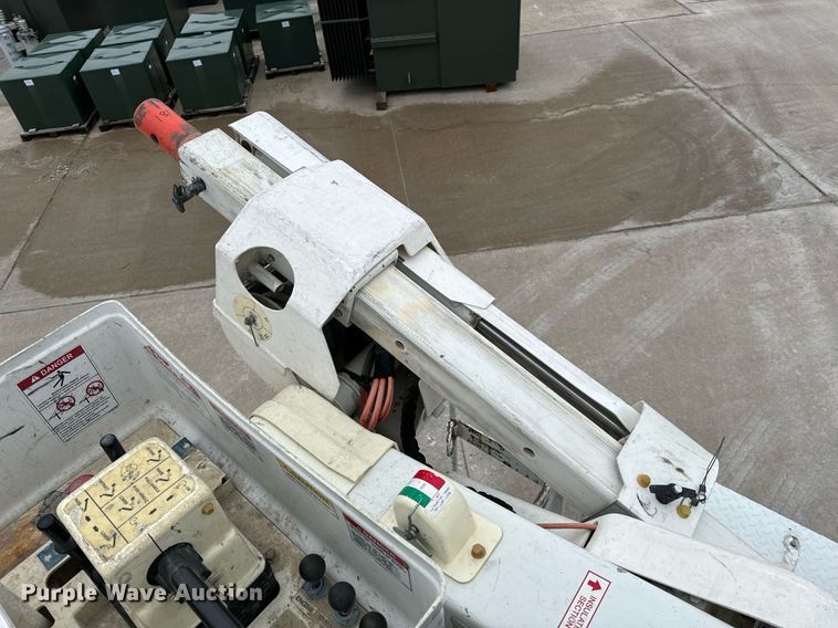 image for item NM9256 2014 Dodge Ram 5500HD bucket truck