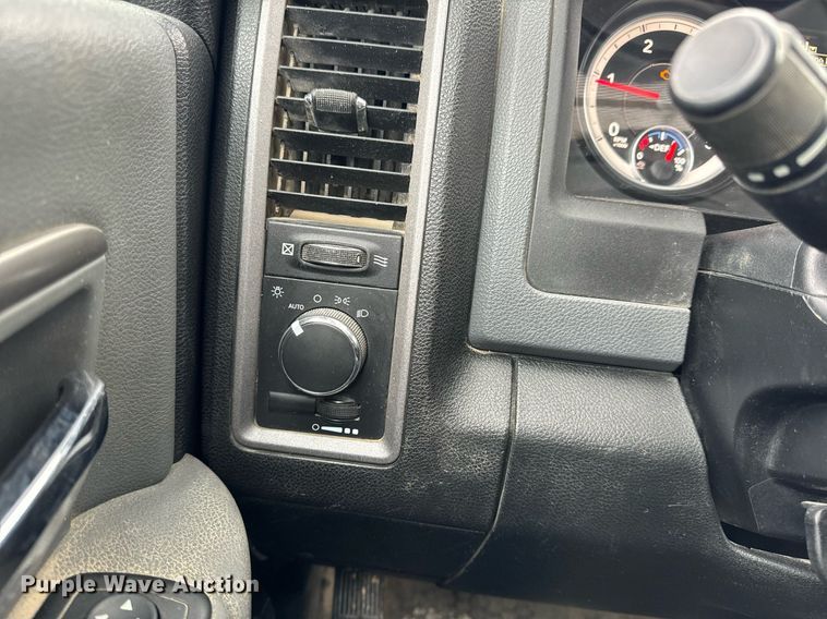 image for item NM9256 2014 Dodge Ram 5500HD bucket truck